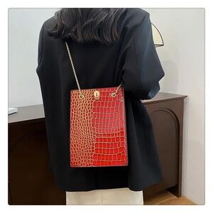 Elegant Red Croc-Embossed Chain Bag